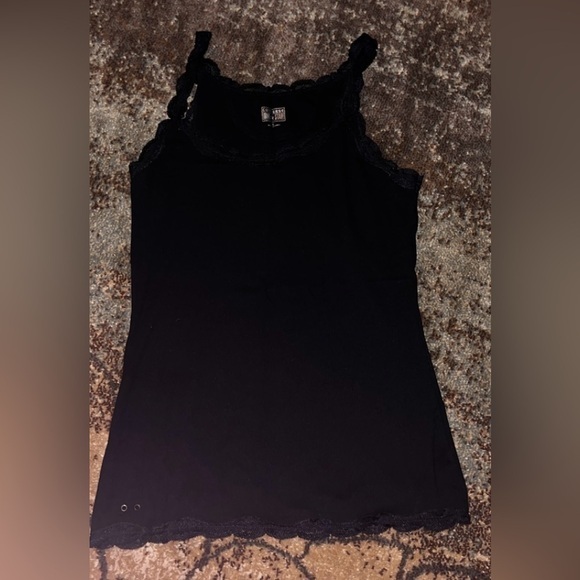 3 tank tops all fit the same 2‎ black and 1 green - Picture 1 of 3